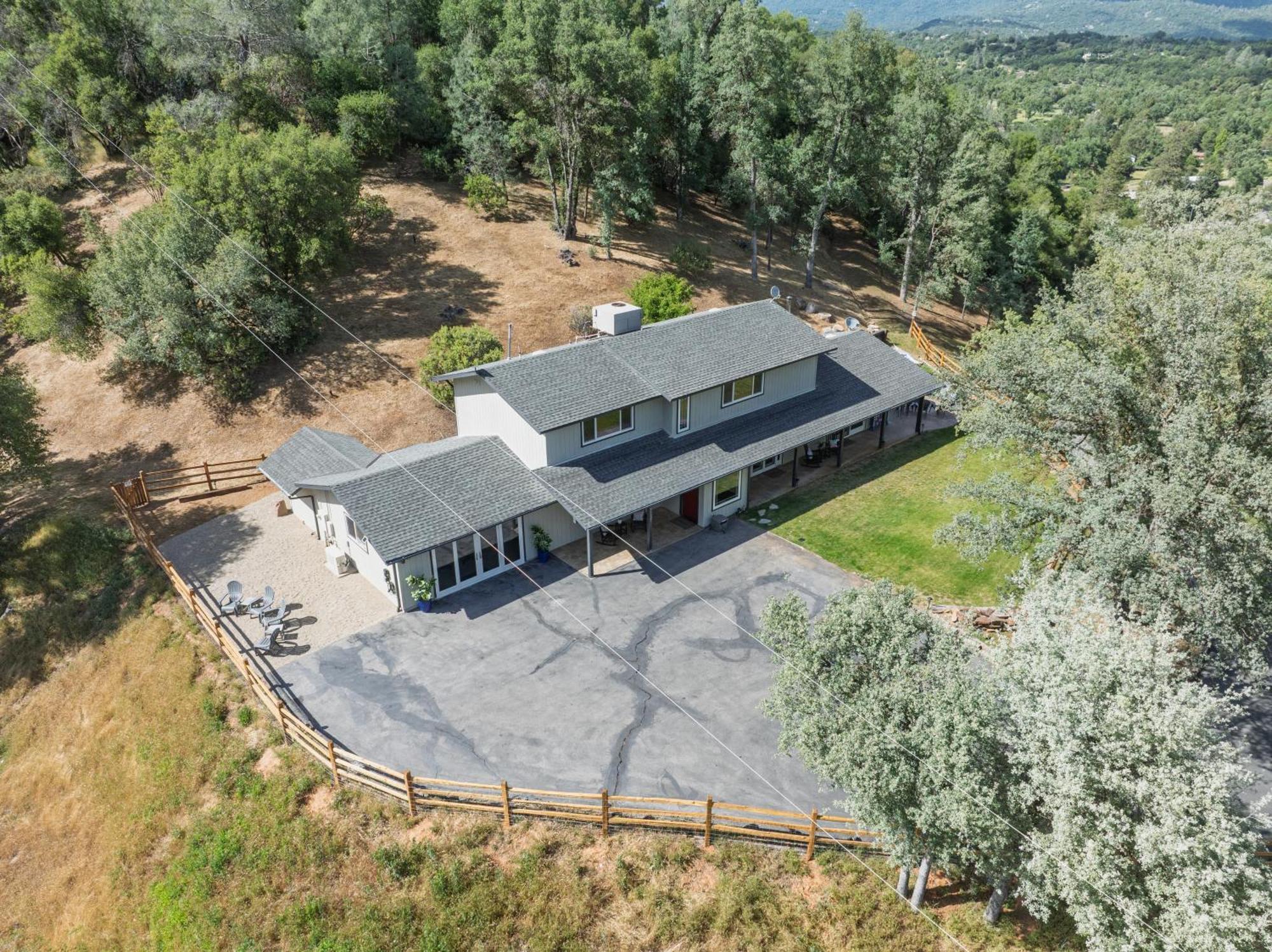 Rivertop Hideaway With Huge Views-hot Tub-ev-more! *