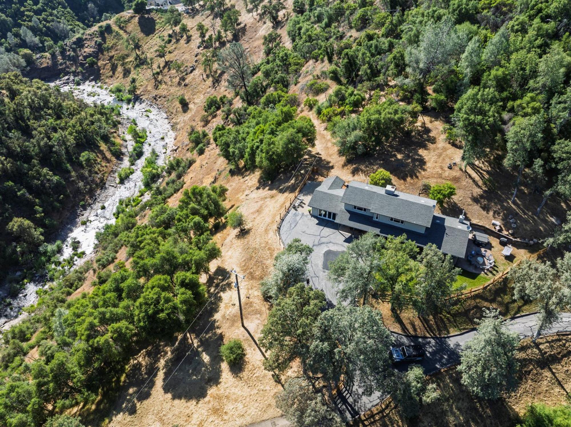 Ferienhaus Rivertop Hideaway With Huge Views-hot Tub-ev-more!