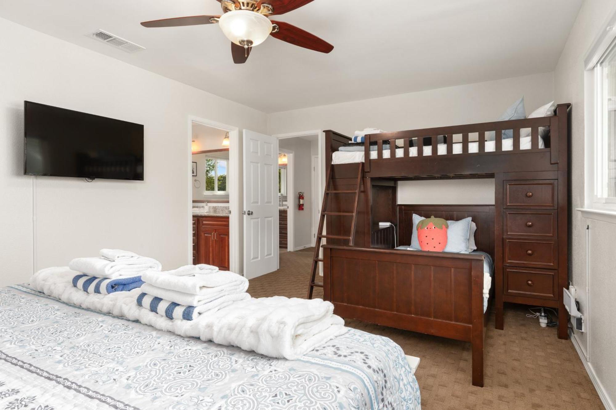 Rivertop Hideaway With Huge Views-hot Tub-ev-more! Ferienhaus Ahwahnee