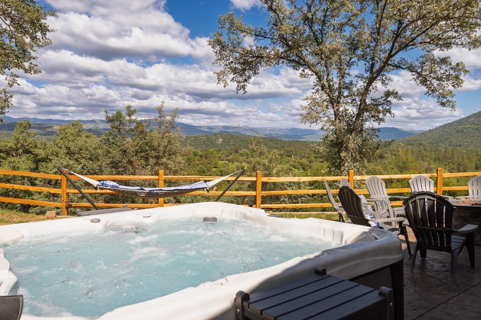 Rivertop Hideaway With Huge Views-hot Tub-ev-more! *